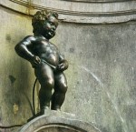 statue-peeing