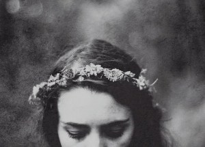 black-and-white-girl-sad-vintage-Favim.com-258238